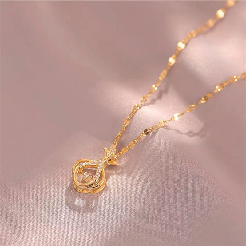 Chic Pendant Moments